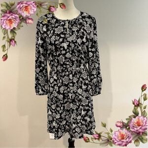 Old Navy Floral long sleeve Dress size medium